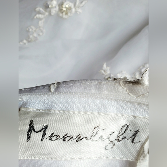 Moonlight Couture White Wedding Dress W/ Detachable Train, Size 16 - Picture 11 of 16